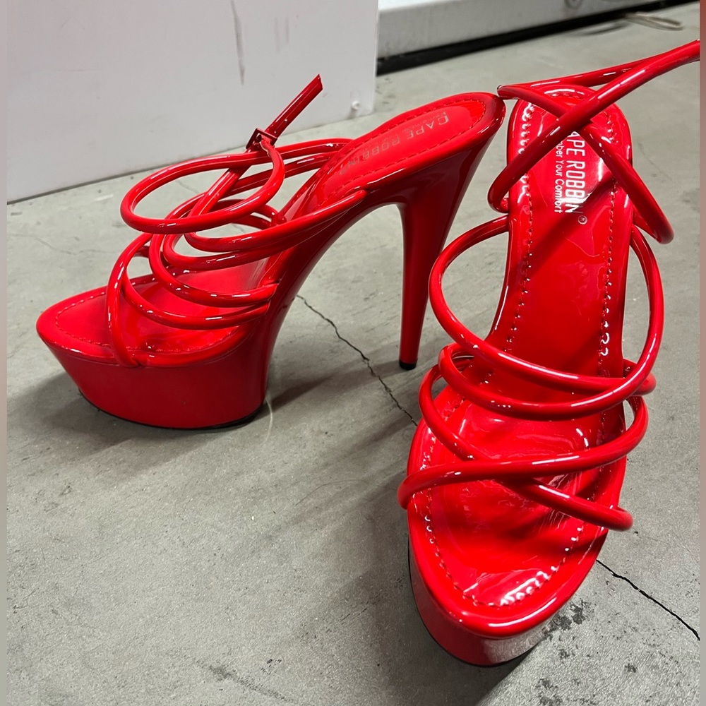 ❤️👠 Sexy Red Heels 👠❤️

I do not have the box 
‼️ BRAND NEW ‼️